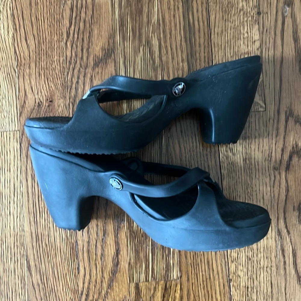 Crocs Black Cyprus Heeled Platform Sandal - 2000's - size 9